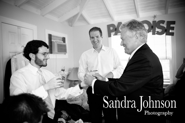 Best Lakeside wedding at Paradise Cove in Orlando, Florida - Wedding photographer - Sandra Johnson (SJFoto.com)